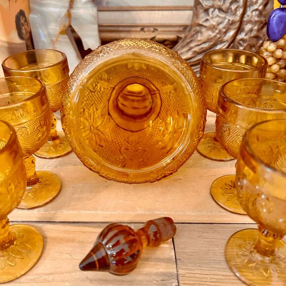 Vintage 1970s Amber Sandwich Glass Decanter Set by Indiana Glass Company - Picture 3 of 6
